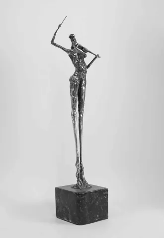 "İsimsiz" eseri ÖZER AKTAŞ tarafından 6x6x36 cm ölçülerinde Demir Yontu+Kaynak tekniği ile yapılmıştır.