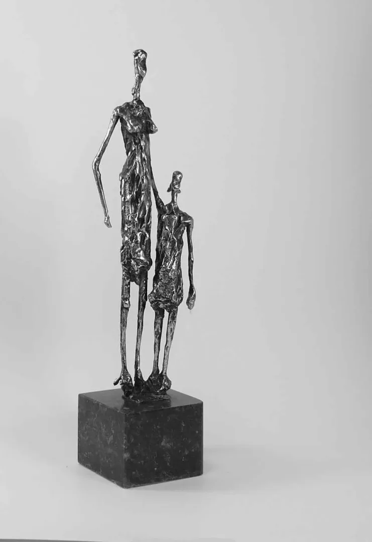 "İsimsiz" eseri ÖZER AKTAŞ tarafından 8x8x26 cm ölçülerinde Demir Yontu+Kaynak tekniği ile yapılmıştır.