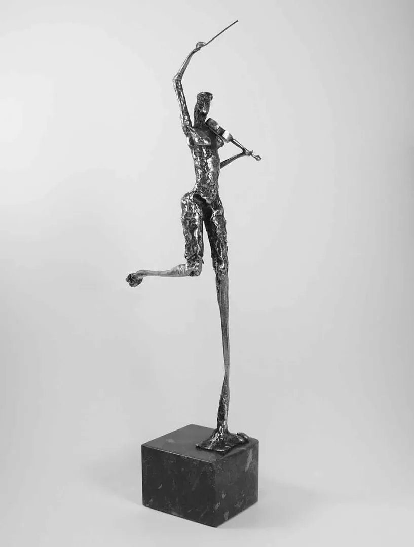 yakınlaştır "İsimsiz" eseri ÖZER AKTAŞ tarafından 9x9x39 cm ölçülerinde Demir Yontu+Kaynak tekniği ile yapılmıştır.