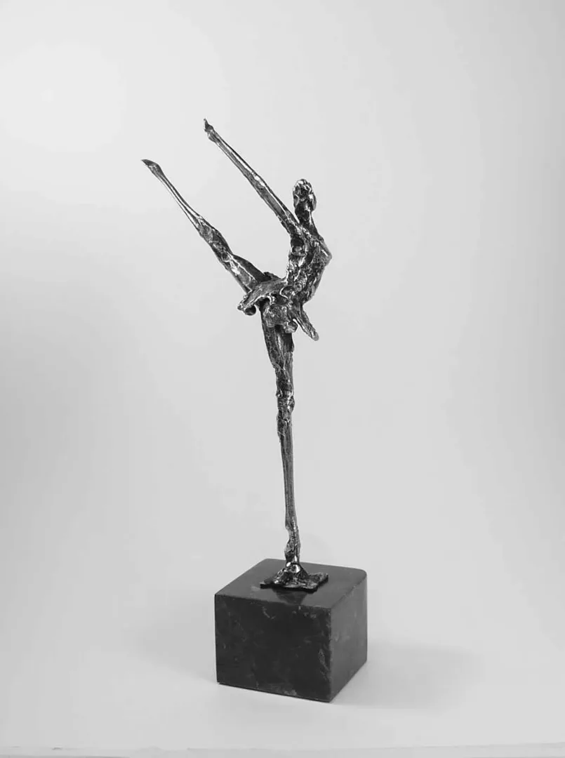 yakınlaştır "İsimsiz" eseri ÖZER AKTAŞ tarafından 12x7x33 cm ölçülerinde Demir Yontu+Kaynak tekniği ile yapılmıştır.