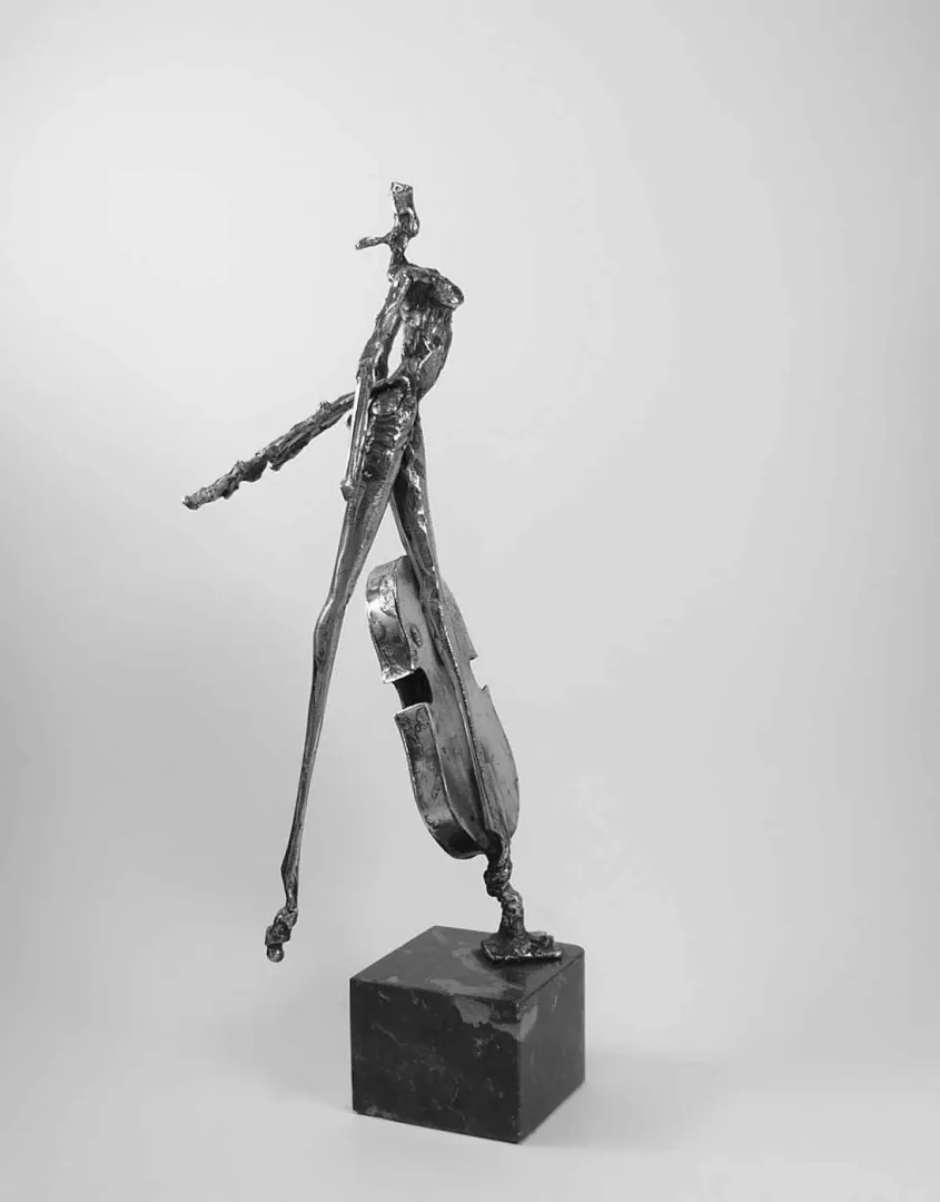 yakınlaştır "İsimsiz" eseri ÖZER AKTAŞ tarafından 13x13x36 cm ölçülerinde Demir Yontu+Kaynak tekniği ile yapılmıştır.
