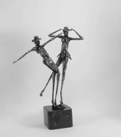 "İsimsiz" eseri ÖZER AKTAŞ tarafından 18x18x30 cm ölçülerinde Demir Yontu+Kaynak tekniği ile yapılmıştır.