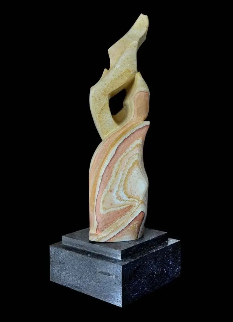 yakınlaştır "Alev" eseri SIRMA YILDIZ tarafından 2013 yılında 20x20x71 cm ölçülerinde Çanakkale tekniği ile yapılmıştır.