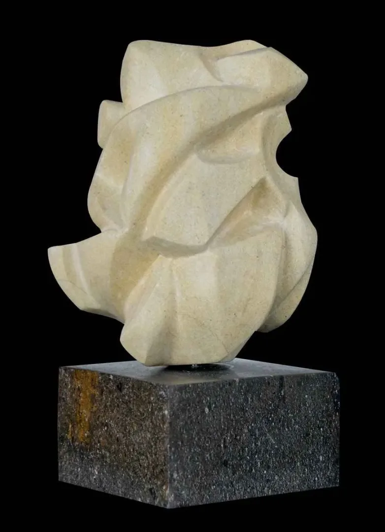 yakınlaştır "Symbiosis" eseri SIRMA YILDIZ tarafından 2014 yılında 25x20x13 cm ölçülerinde Kandıra Taşı tekniği ile yapılmıştır.