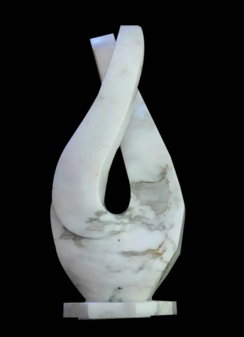 yakınlaştır "Us" eseri SIRMA YILDIZ tarafından 2012 yılında 60x30x20 cm ölçülerinde Muğla mermeri tekniği ile yapılmıştır.