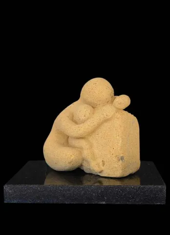SIRMA YILDIZ — “Sunak”, 2013 "Sunak" eseri SIRMA YILDIZ tarafından 2013 yılında 16x15x12 cm ölçülerinde Kayseri taşı tekniği ile yapılmıştır.
