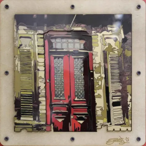 "isimsiz" eseri EMRE LÜLE tarafından 2015 yılında 25x25 cm ölçülerinde Pleksi tekniği ile yapılmıştır.