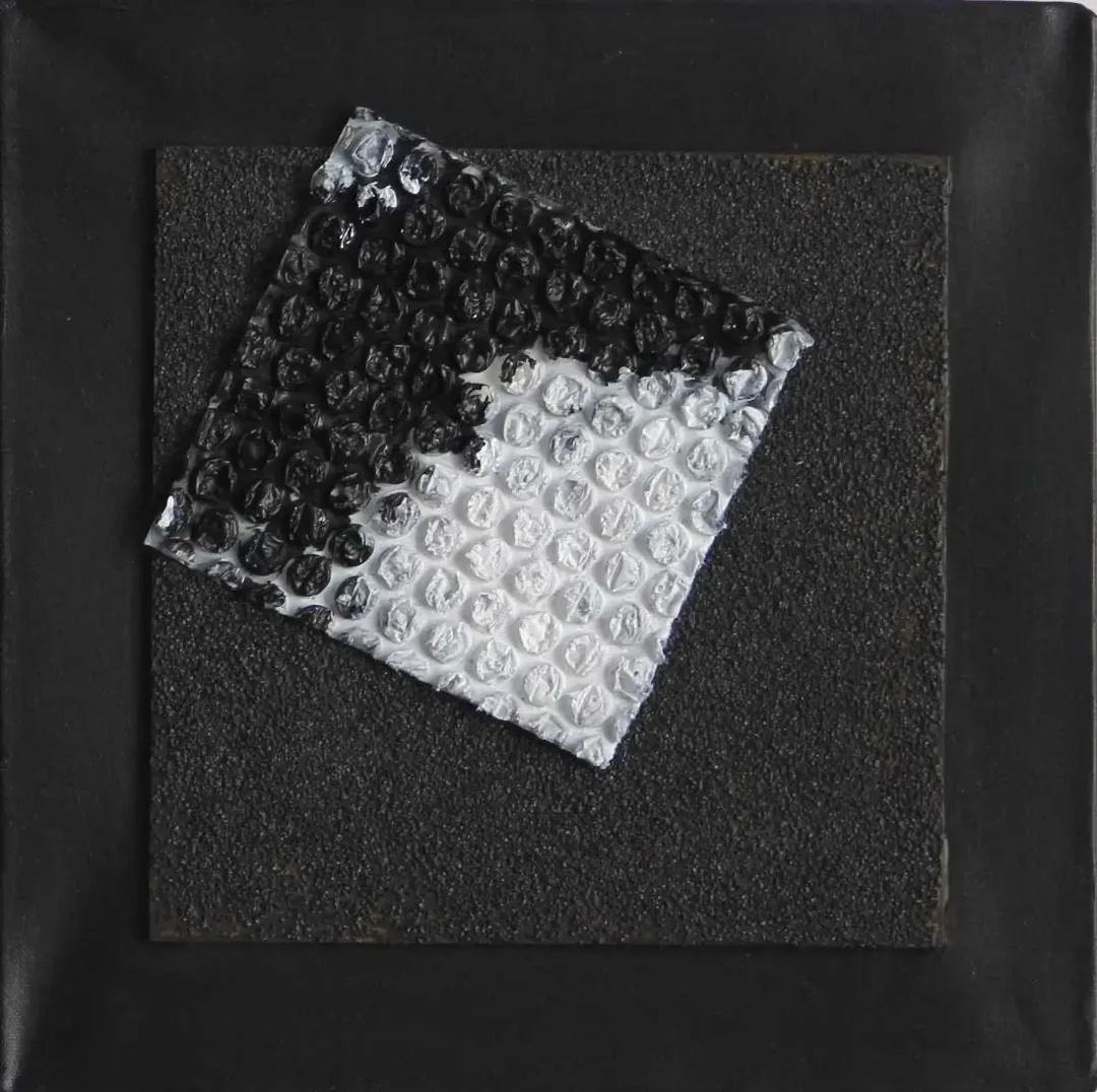 "isimsiz" eseri DİLEK BAYTAK tarafından 2015 yılında 25x25 cm ölçülerinde Karışık teknik tekniği ile yapılmıştır.