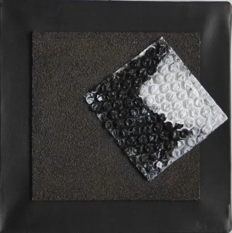"isimsiz" eseri DİLEK BAYTAK tarafından 2015 yılında 25x25 cm ölçülerinde Karışık teknik tekniği ile yapılmıştır.