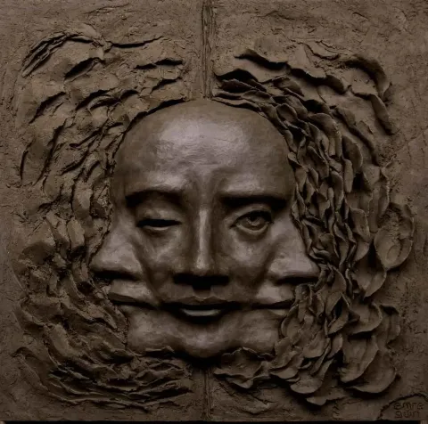 EMRE GÜN — “isimsiz”, 2015 "isimsiz" eseri EMRE GÜN tarafından 2015 yılında 25x25 cm ölçülerinde Seramik tekniği ile yapılmıştır.