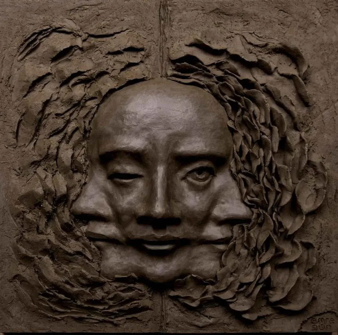 EMRE GÜN — “isimsiz”, 2015 "isimsiz" eseri EMRE GÜN tarafından 2015 yılında 25x25 cm ölçülerinde Seramik tekniği ile yapılmıştır.