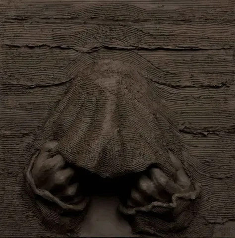 EMRE GÜN — “isimsiz”, 2015 "isimsiz" eseri EMRE GÜN tarafından 2015 yılında 25x25 cm ölçülerinde Seramik tekniği ile yapılmıştır.