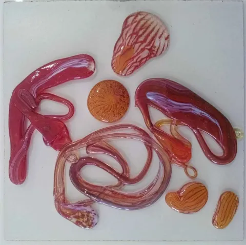 TAHA BAYDAR — “isimsiz”, 2015 "isimsiz" eseri TAHA BAYDAR tarafından 2015 yılında 25x25 cm ölçülerinde Cam tekniği ile yapılmıştır.
