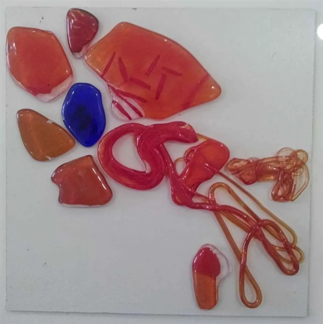 yakınlaştır "isimsiz" eseri TAHA BAYDAR tarafından 2015 yılında 25x25 cm ölçülerinde Cam tekniği ile yapılmıştır.
