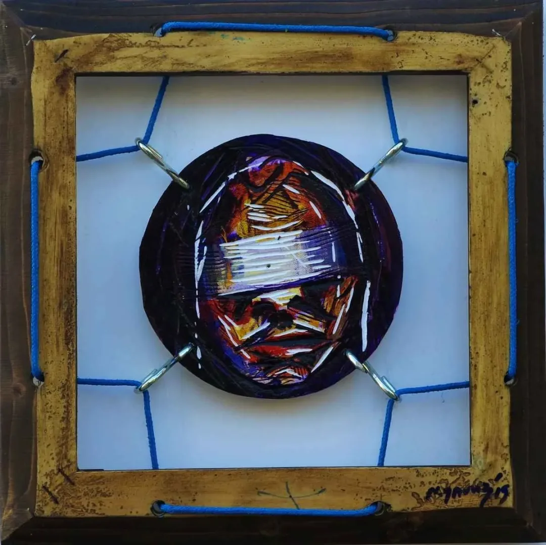 NURİ YAVUZ — “isimsiz”, 2015 "isimsiz" eseri NURİ YAVUZ tarafından 2015 yılında 25x25 cm ölçülerinde Karışık teknik tekniği ile yapılmıştır.