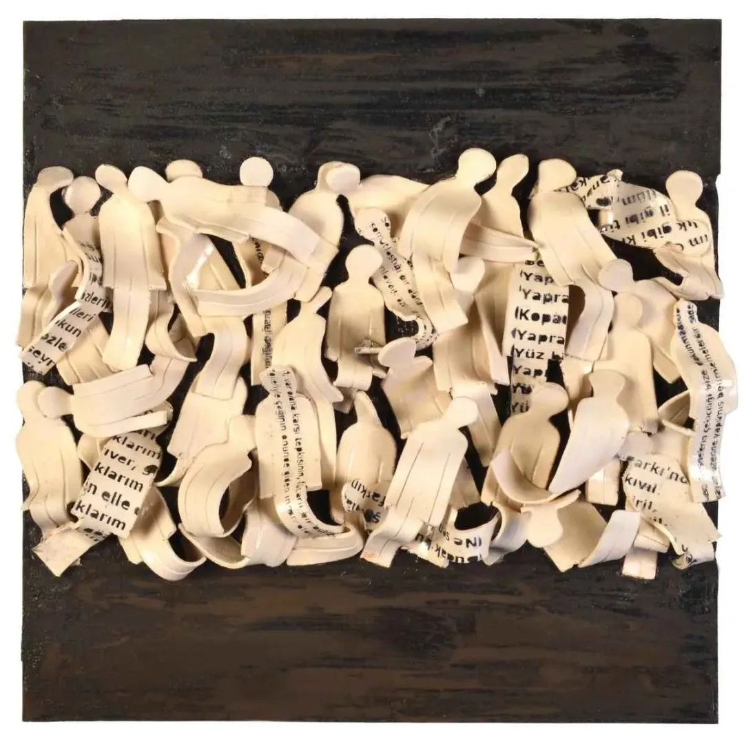 TÜLİN ÖZTÜRK — “isimsiz”, 2015 "isimsiz" eseri TÜLİN ÖZTÜRK tarafından 2015 yılında 25x25 cm ölçülerinde Seramik tekniği ile yapılmıştır.