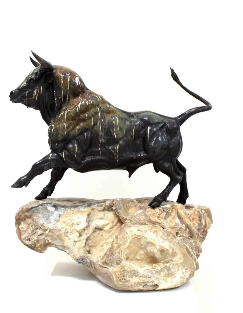 yakınlaştır "Boğa" eseri ALEXANDER DAVİDOV tarafından 58x55x35 cm ölçülerinde Bronz tekniği ile yapılmıştır.