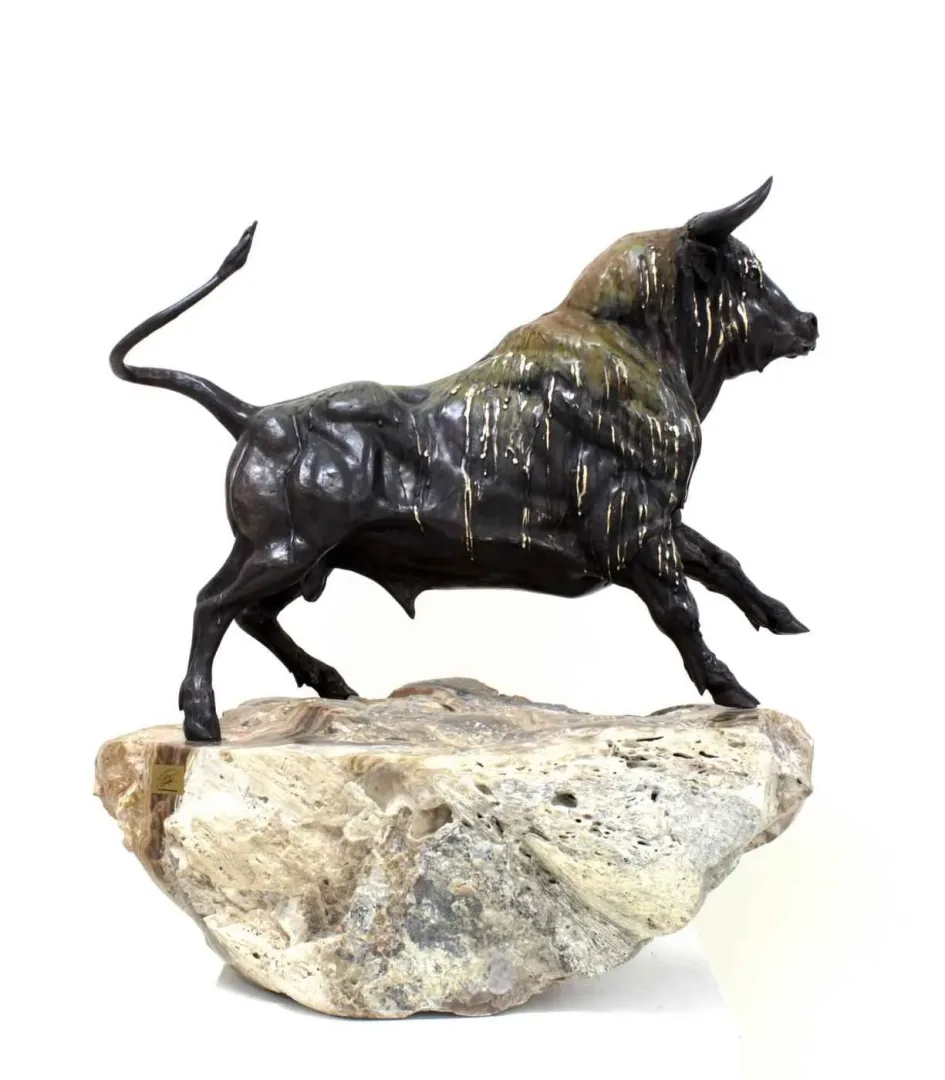 yakınlaştır "Boğa" eseri ALEXANDER DAVİDOV tarafından 58x55x35 cm ölçülerinde Bronz tekniği ile yapılmıştır.