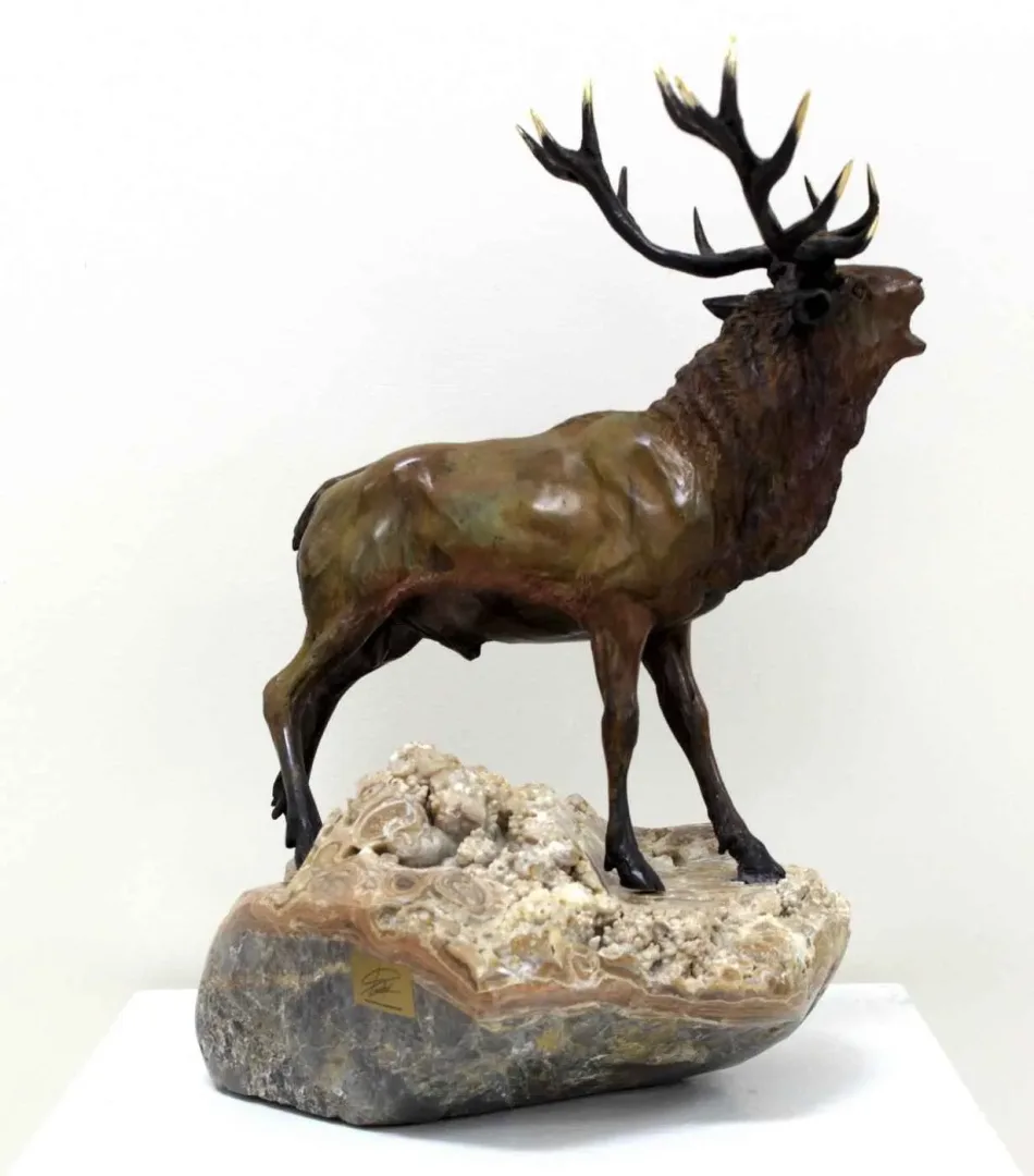 yakınlaştır "Kızıl Geyik" eseri ALEXANDER DAVİDOV tarafından 42x34x24 cm ölçülerinde Bronz tekniği ile yapılmıştır.