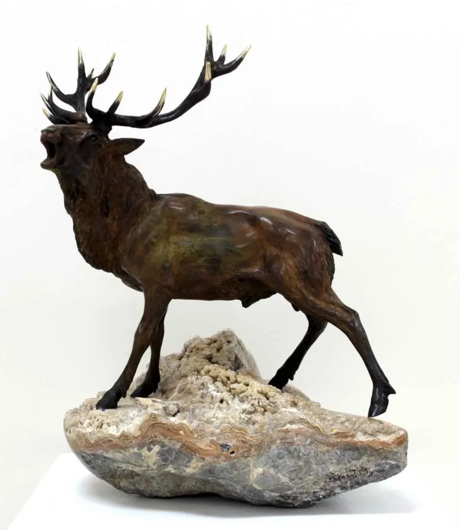 yakınlaştır "Kızıl Geyik" eseri ALEXANDER DAVİDOV tarafından 42x34x24 cm ölçülerinde Bronz tekniği ile yapılmıştır.