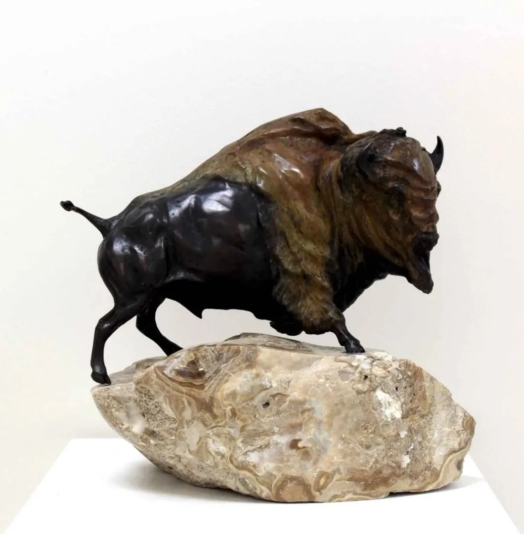 yakınlaştır "Bizon" eseri ALEXANDER DAVİDOV tarafından 33x31x24 cm ölçülerinde Bronz tekniği ile yapılmıştır.