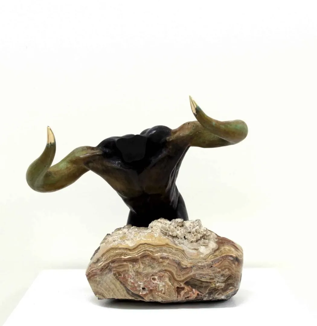 yakınlaştır "Minotaur" eseri ALEXANDER DAVİDOV tarafından 28x28x30 cm ölçülerinde Bronz tekniği ile yapılmıştır.
