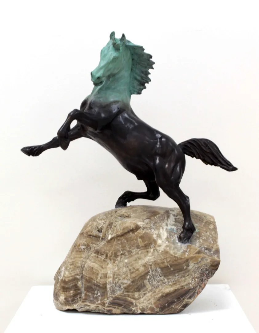 yakınlaştır "At" eseri ALEXANDER DAVİDOV tarafından 45x30x19 cm ölçülerinde Bronz tekniği ile yapılmıştır.