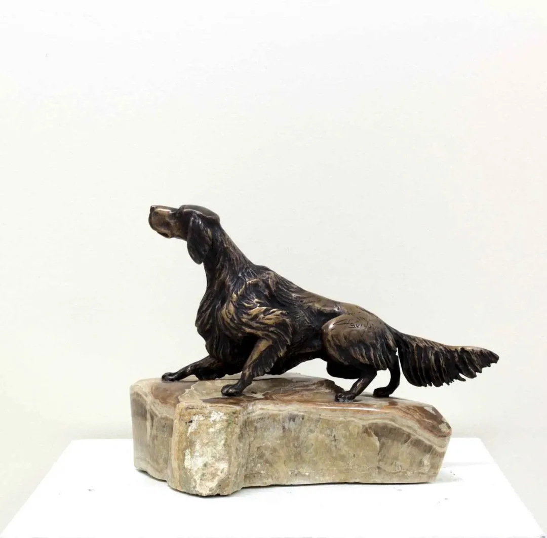 yakınlaştır "İngiliz Seteri" eseri ALEXANDER DAVİDOV tarafından 23x27x15 cm ölçülerinde Bronz tekniği ile yapılmıştır.