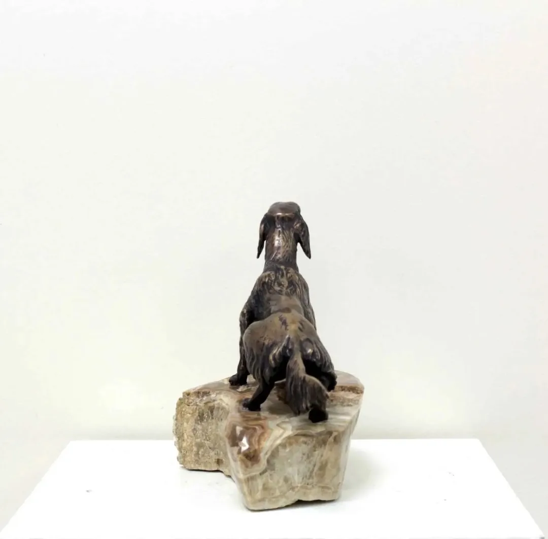 yakınlaştır "İngiliz Seteri" eseri ALEXANDER DAVİDOV tarafından 23x27x15 cm ölçülerinde Bronz tekniği ile yapılmıştır.