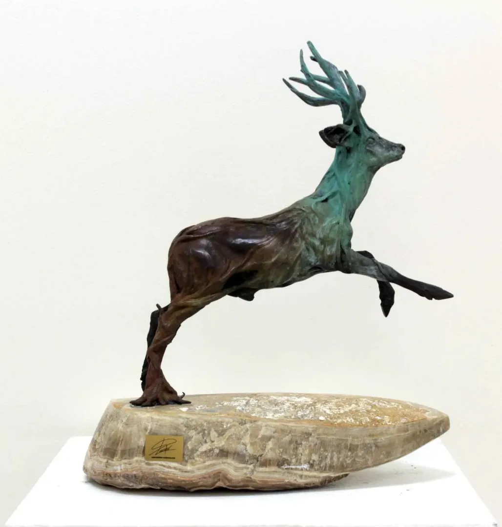 yakınlaştır "Ağaç Karaca" eseri ALEXANDER DAVİDOV tarafından 37x33x16 cm ölçülerinde Bronz tekniği ile yapılmıştır.