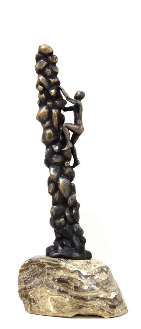 "Mutluluk" eseri ALEXANDER DAVİDOV tarafından 53x20x12 cm ölçülerinde Bronz tekniği ile yapılmıştır.