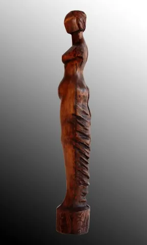 Bu eser AZİMET KARAMAN tarafından 2016 yılında 99x16x16 cm ölçülerinde Ağaç yontu tekniği ile yapılmıştır.
