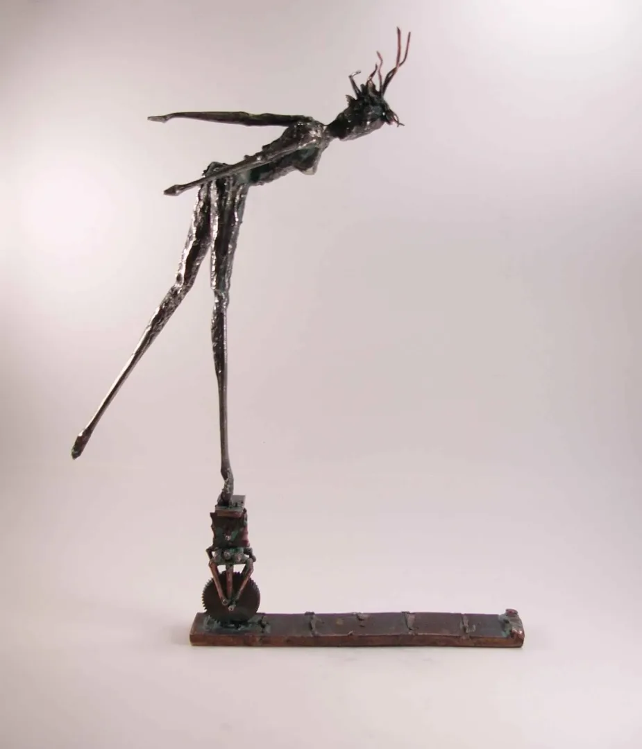Bu eser ÖZER AKTAŞ tarafından 2016 yılında 48x35x12 cm ölçülerinde Demir yontu tekniği ile yapılmıştır.