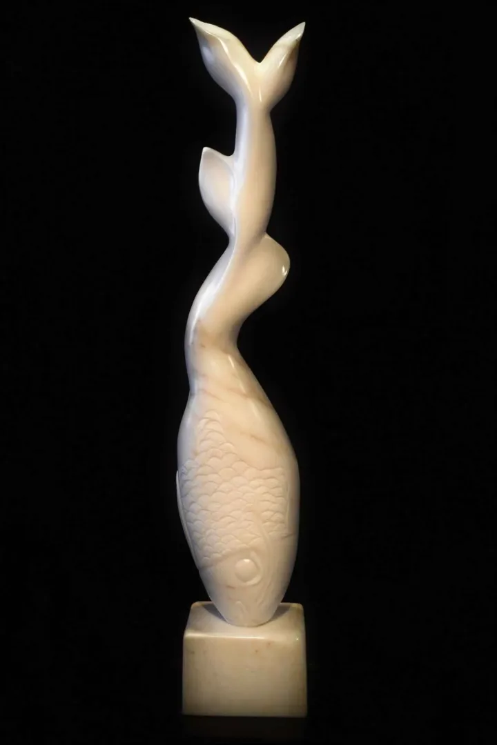 yakınlaştır "Balık Sudan Çıkarsa-1" eseri DEMET KAYA tarafından 2016 yılında 91x18x14 cm ölçülerinde Afyon Mermeri tekniği ile yapılmıştır.