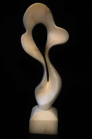 DİNÇER GÜNGÖRÜR — 2016 Bu eser DİNÇER GÜNGÖRÜR tarafından 2016 yılında 66x25x17 cm ölçülerinde Afyon Mermeri tekniği ile yapılmıştır.
