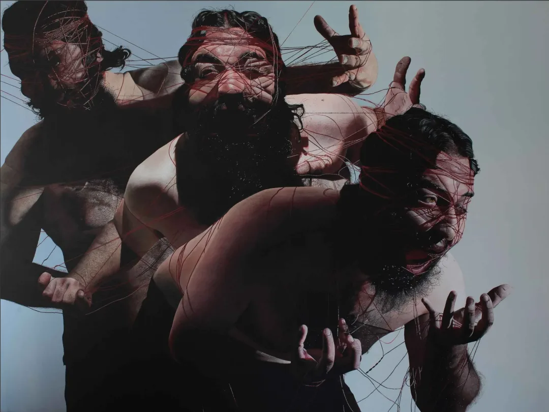 yakınlaştır "Reaction" eseri EMRAH EMİR tarafından 2015 yılında 120x160 cm ölçülerinde Tuval üzeri yağlı boya tekniği ile yapılmıştır.