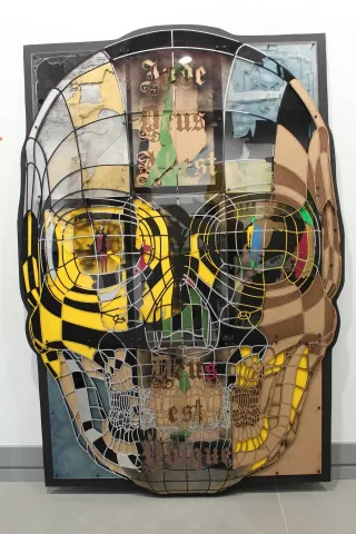 EMRE LÜLE tarafından 2016 yılında 95x140 cm ölçülerinde Poliplastik tekniği ile yapılmıştır.