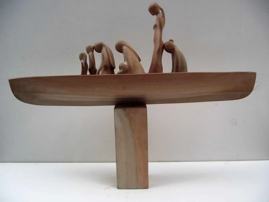 yakınlaştır "Gitme zamanı" eseri HAKAN ERASLAN tarafından 2016 yılında 69x49x13 cm ölçülerinde Zeytin Ağacı Yontu tekniği ile yapılmıştır.