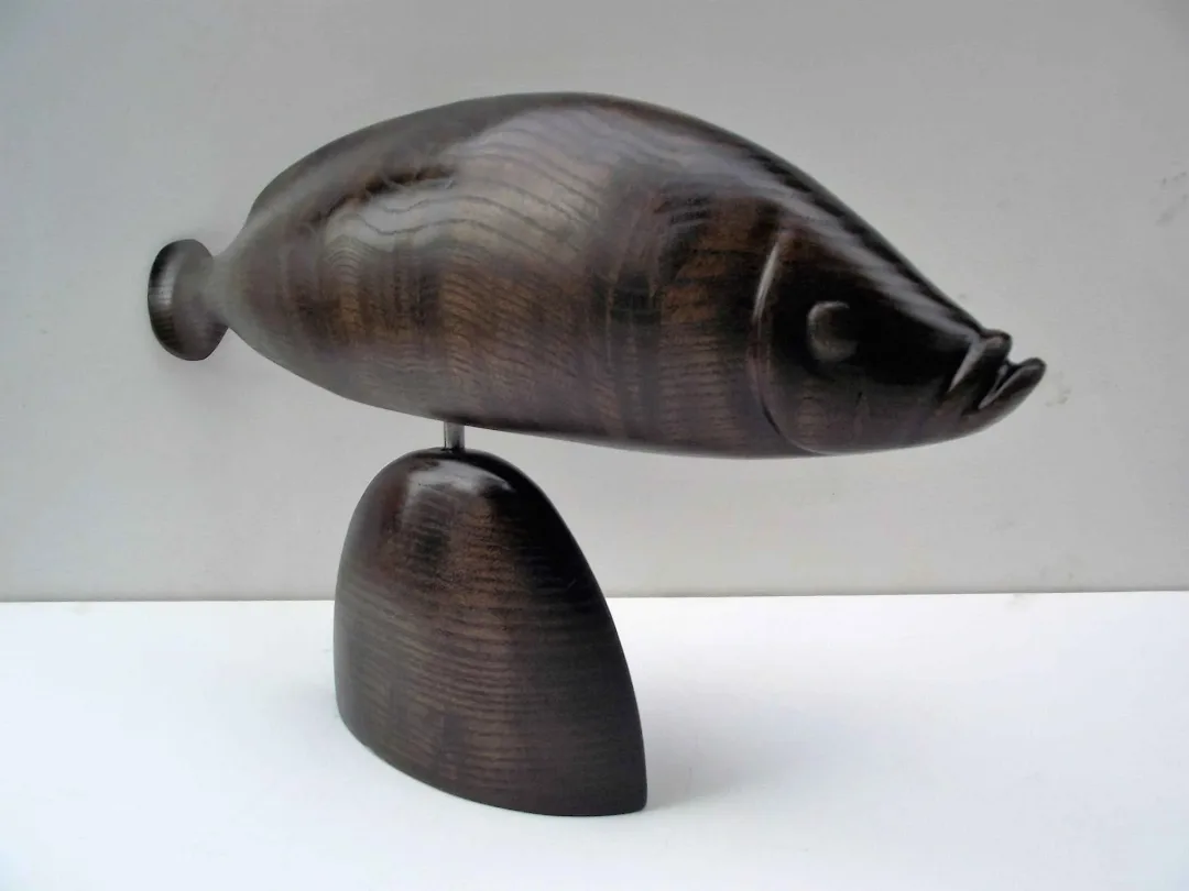 yakınlaştır "Susuz düşler" eseri HAKAN ERASLAN tarafından 2016 yılında 60x32x8 cm ölçülerinde Zeytin Ağacı Yontu tekniği ile yapılmıştır.