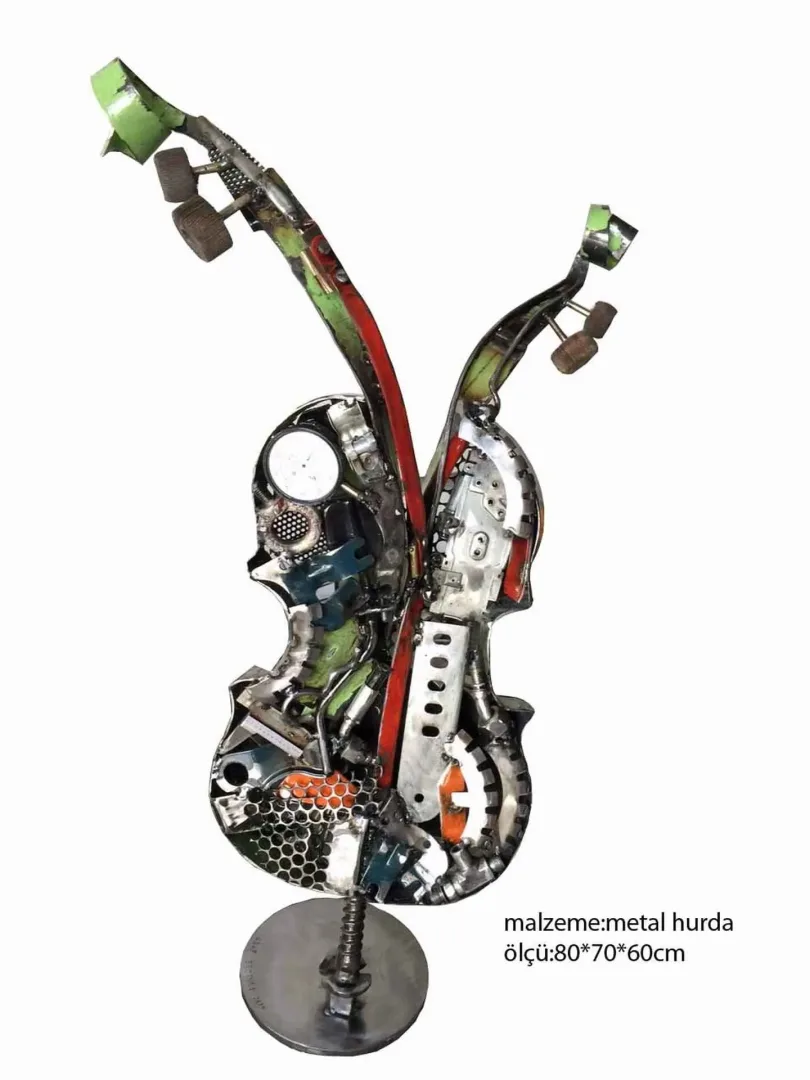 yakınlaştır "Çalmadım, çalmadım, çalmadım-II" eseri ASAF ERDEMLİ tarafından 80x70x60 cm ölçülerinde Hurda metal+kaynak tekniği ile yapılmıştır.