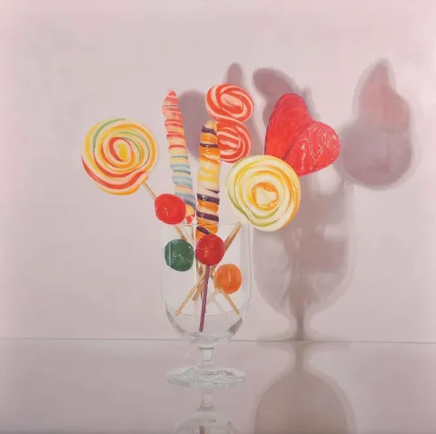 "Son Lolipop" eseri MERYEM UZUNOĞLU tarafından 2014 yılında 120x120 cm ölçülerinde Tuval üzeri akrilik boya tekniği ile yapılmıştır.