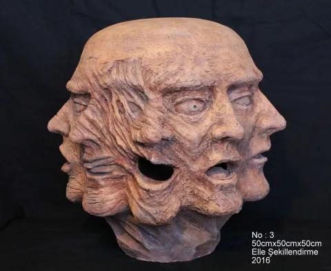 Bu eser EMRE GÜN tarafından 2016 yılında 50x50x50 cm ölçülerinde Elle Şekillendirme tekniği ile yapılmıştır.
