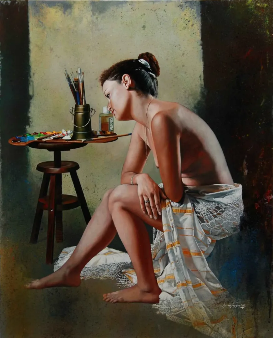 "Paletli Model" eseri HASAN SAYGIN tarafından 2012 yılında 100x81 cm ölçülerinde Tuval üzeri yağlı boya tekniği ile yapılmıştır.