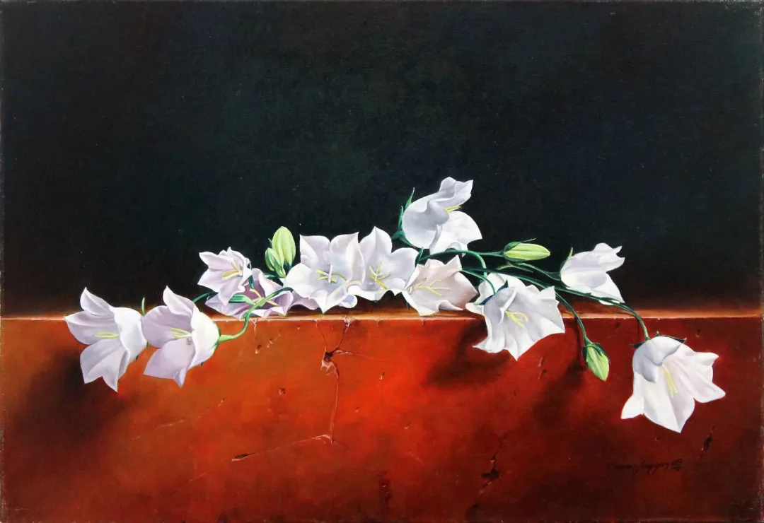 "Çan Çiçeği" eseri HASAN SAYGIN tarafından 2008 yılında 55x38 cm ölçülerinde Tuval üzeri yağlı boya tekniği ile yapılmıştır.