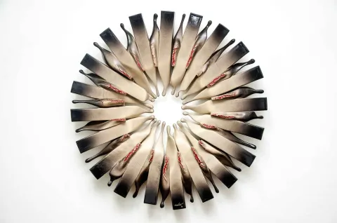 "Dişli - GearWheel" eseri KEMAL ULUDAĞ tarafından 2016 yılında 66x9 cm ölçülerinde Stoneware - 1200 °C tekniği ile yapılmıştır.