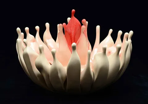 "Töre 32" eseri KEMAL ULUDAĞ tarafından 2016 yılında 42x32 cm ölçülerinde Stoneware-1200 °C tekniği ile yapılmıştır.