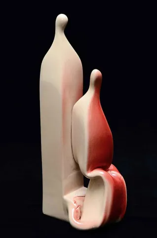 "Töre 6" eseri KEMAL ULUDAĞ tarafından 2016 yılında 29x15x8 cm ölçülerinde Stoneware-1200 °C tekniği ile yapılmıştır.