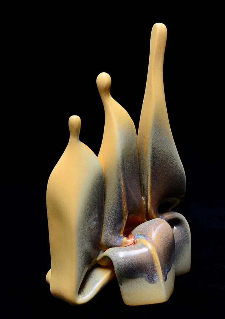 yakınlaştır "Töre 7" eseri KEMAL ULUDAĞ tarafından 2016 yılında 25x17x12 cm ölçülerinde Stoneware-1200 °C tekniği ile yapılmıştır.
