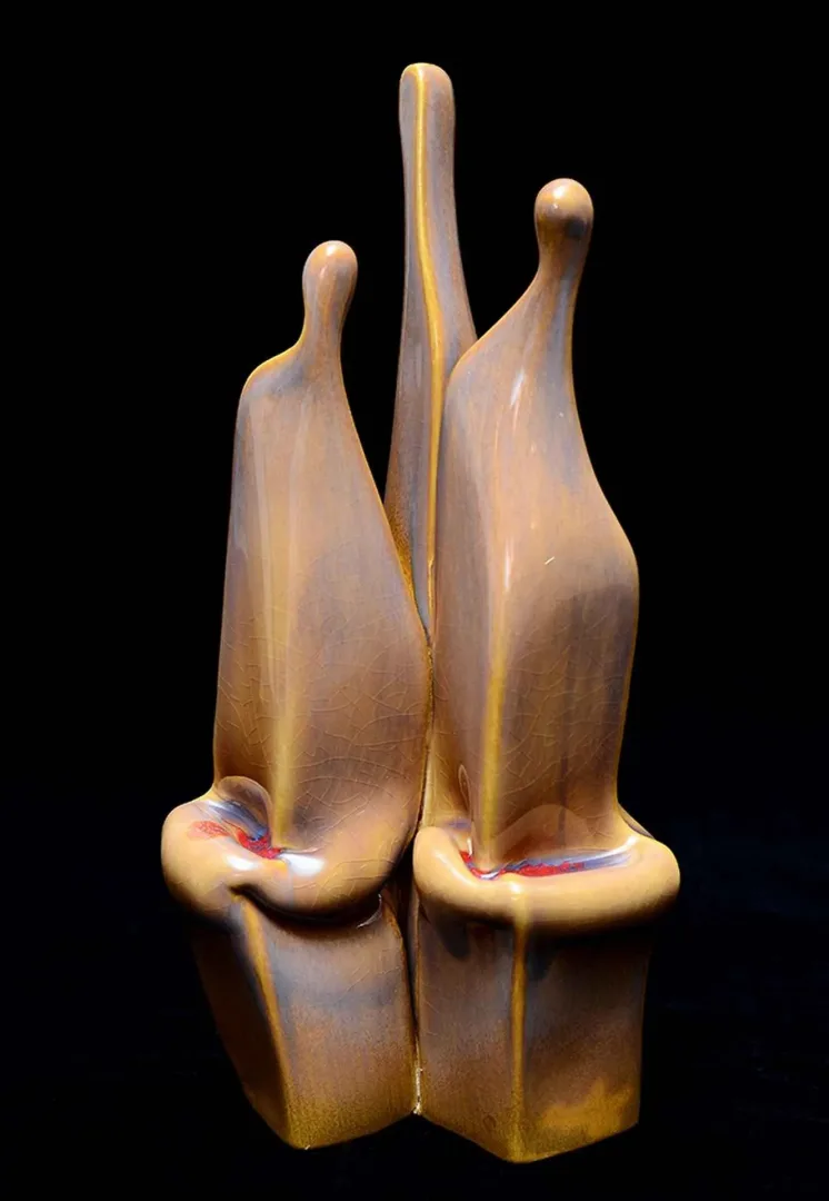"Töre 8" eseri KEMAL ULUDAĞ tarafından 2016 yılında 29x13x13 cm ölçülerinde Stoneware-1200 °C tekniği ile yapılmıştır.