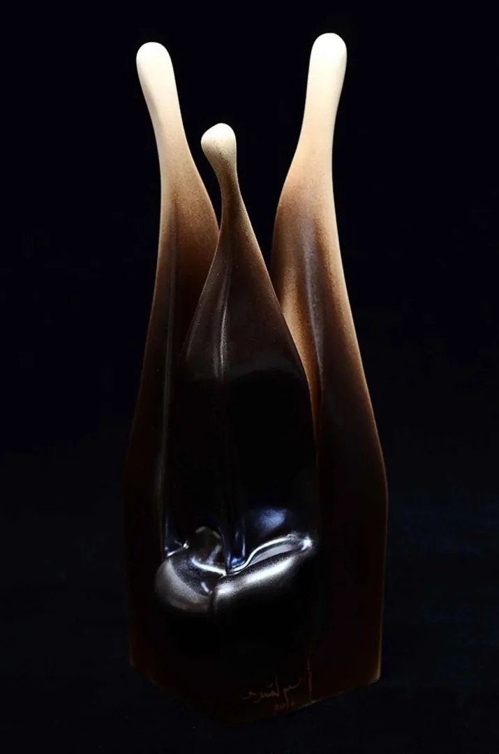 yakınlaştır "Töre 9" eseri KEMAL ULUDAĞ tarafından 2016 yılında 27x13x13 cm ölçülerinde Stoneware-1200 °C tekniği ile yapılmıştır.